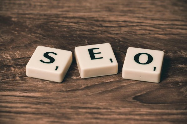 Seo vs sea : décryptage des différences fondamentales